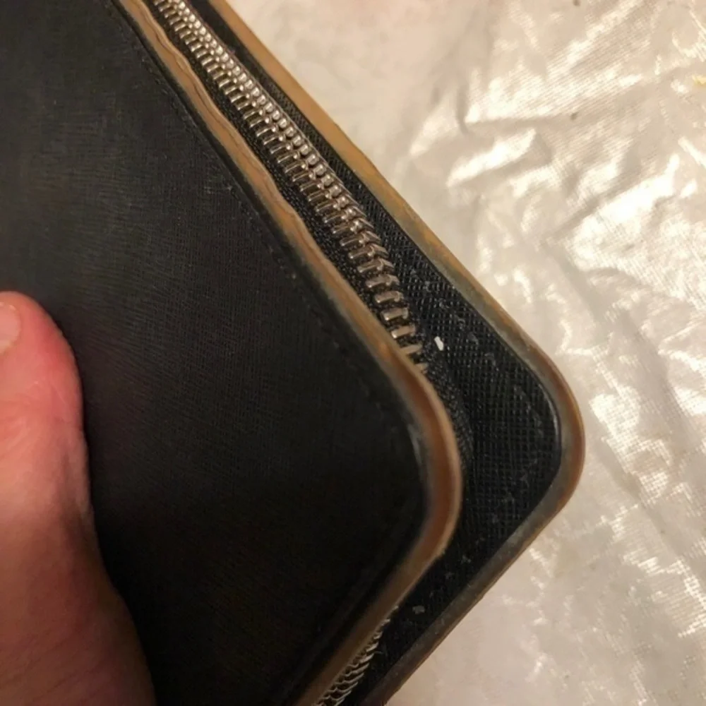 Michael kors black saffiano leather wristlet
